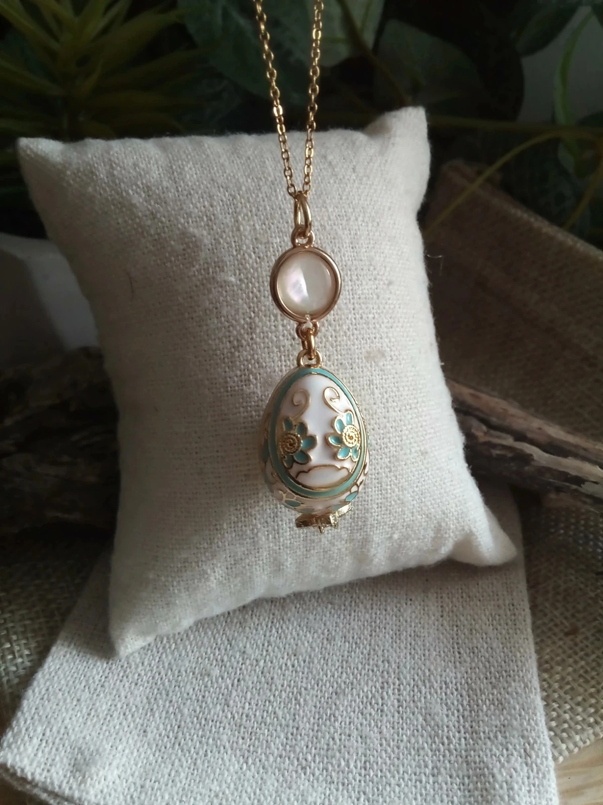 Collier pendentif oeuf en émail et connecteur en n'acre naturelle – photo 2